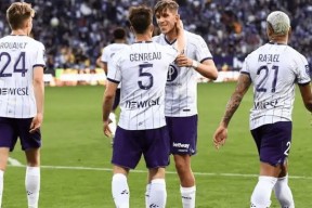 ayx-今晚法国杯焦点战，埃因霍温回应争议，媒体盛赞，细节决定成败的简单介绍